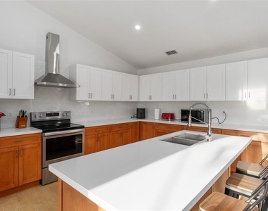 4857 Nw 83rd Terrace - Photo Thumbnail 17