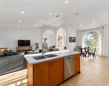 4857 Nw 83rd Terrace - Photo Thumbnail 20