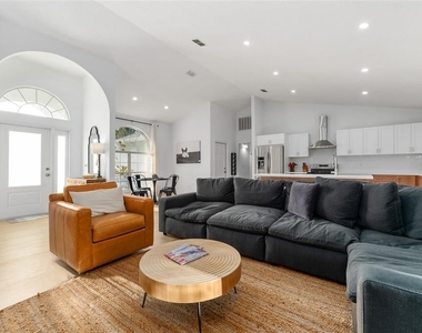4857 Nw 83rd Terrace - Photo Thumbnail 11