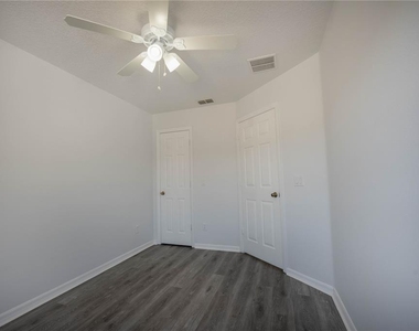 1241 S Beach Circle - Photo Thumbnail 13