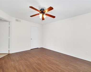 2210 Grand Cayman Court - Photo Thumbnail 14