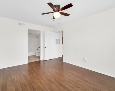 2210 Grand Cayman Court - Photo Thumbnail 12