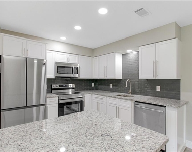 1022 Norwood Drive - Photo Thumbnail 7
