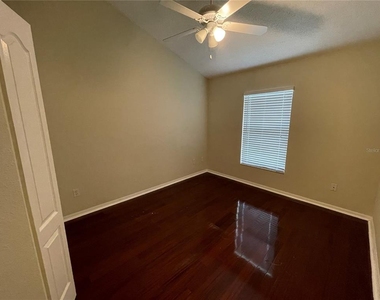4219 Andover Cay Boulevard - Photo Thumbnail 10