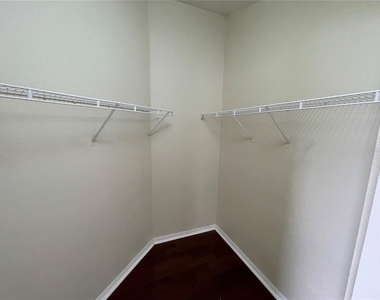 4219 Andover Cay Boulevard - Photo Thumbnail 13