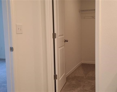 393 Madison Drive - Photo Thumbnail 18