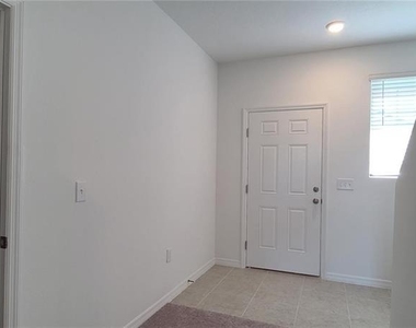 393 Madison Drive - Photo Thumbnail 5