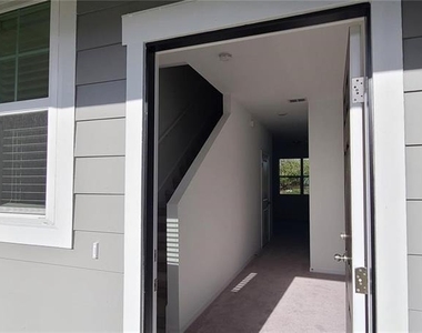 393 Madison Drive - Photo Thumbnail 2