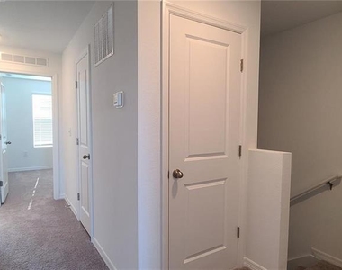 393 Madison Drive - Photo Thumbnail 14