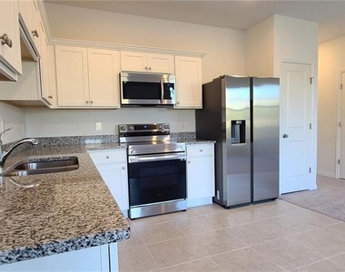 393 Madison Drive - Photo Thumbnail 12