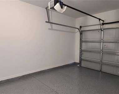 393 Madison Drive - Photo Thumbnail 7