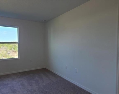 393 Madison Drive - Photo Thumbnail 17