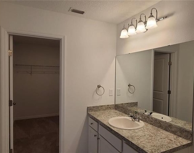 393 Madison Drive - Photo Thumbnail 20