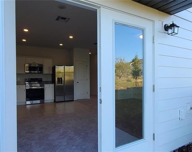 393 Madison Drive - Photo Thumbnail 13