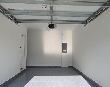 393 Madison Drive - Photo Thumbnail 6