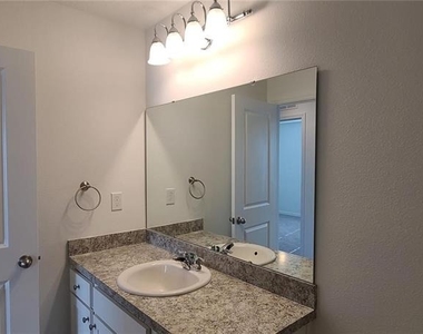 393 Madison Drive - Photo Thumbnail 24