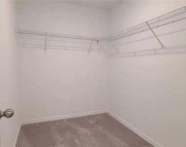 393 Madison Drive - Photo Thumbnail 21
