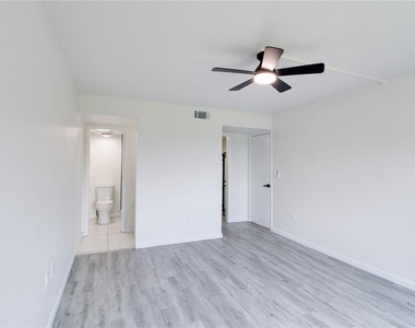 1064 Lotus Parkway - Photo Thumbnail 9