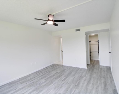 1064 Lotus Parkway - Photo Thumbnail 8