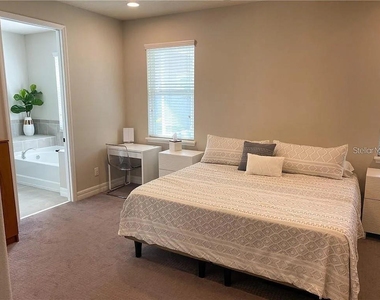7902 Corkfield Avenue - Photo Thumbnail 4