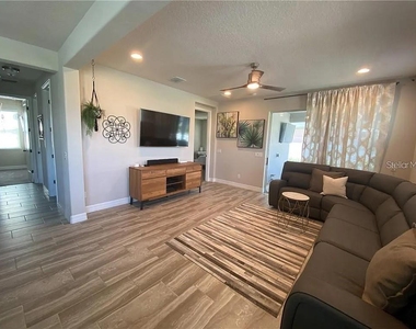 7902 Corkfield Avenue - Photo Thumbnail 7