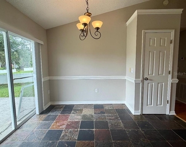 881 Hanford Drive - Photo Thumbnail 3