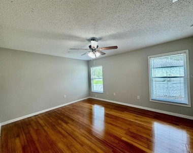881 Hanford Drive - Photo Thumbnail 10