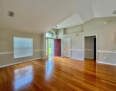 881 Hanford Drive - Photo Thumbnail 5