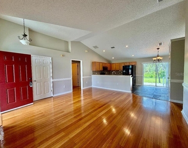 881 Hanford Drive - Photo Thumbnail 6