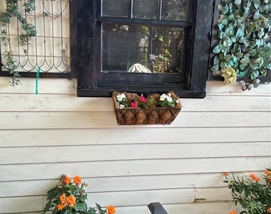 407 N Shine Avenue - Photo Thumbnail 2