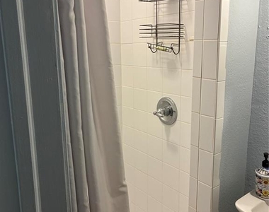 407 N Shine Avenue - Photo Thumbnail 3