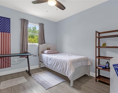 1300 Rosa L Jones Drive - Photo Thumbnail 10