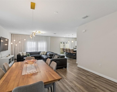 4023 Gardenia Ave - Photo Thumbnail 5