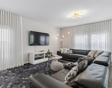4023 Gardenia Ave - Photo Thumbnail 7