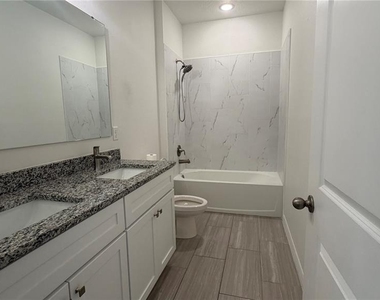 408 Cierra Oaks Circle - Photo Thumbnail 21