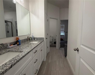 408 Cierra Oaks Circle - Photo Thumbnail 12