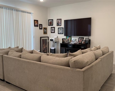 408 Cierra Oaks Circle - Photo Thumbnail 4