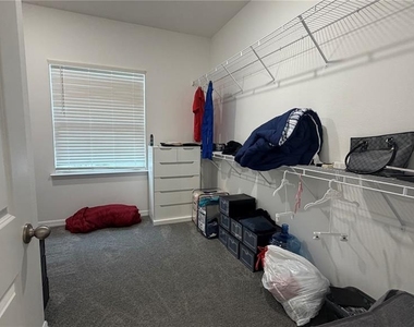 408 Cierra Oaks Circle - Photo Thumbnail 17