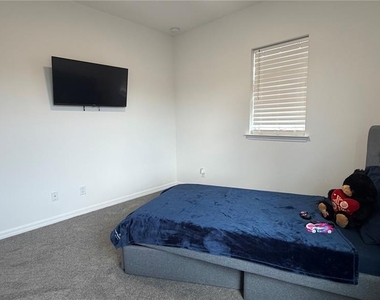 408 Cierra Oaks Circle - Photo Thumbnail 20