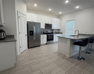 408 Cierra Oaks Circle - Photo Thumbnail 7
