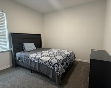 408 Cierra Oaks Circle - Photo Thumbnail 18