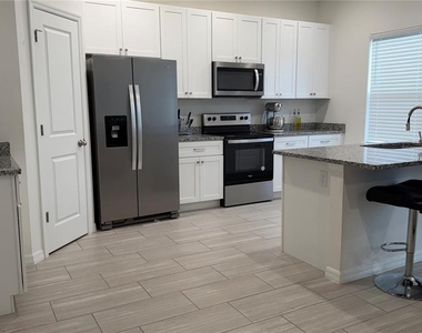 408 Cierra Oaks Circle - Photo Thumbnail 5