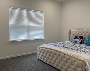 408 Cierra Oaks Circle - Photo Thumbnail 10