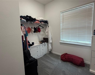 408 Cierra Oaks Circle - Photo Thumbnail 16