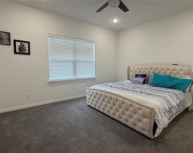 408 Cierra Oaks Circle - Photo Thumbnail 9