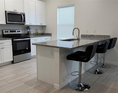 408 Cierra Oaks Circle - Photo Thumbnail 6