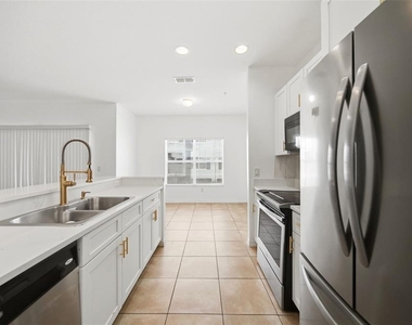 2532 Grand Central Parkway - Photo Thumbnail 18