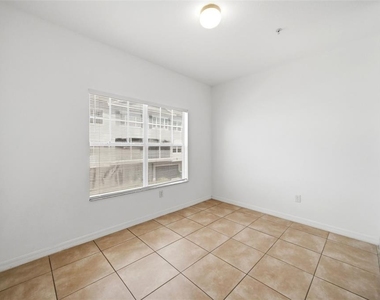 2532 Grand Central Parkway - Photo Thumbnail 15