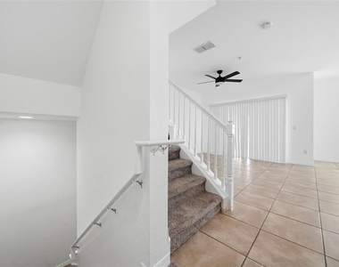 2532 Grand Central Parkway - Photo Thumbnail 8