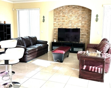 1971 Estancia Circle - Photo Thumbnail 6